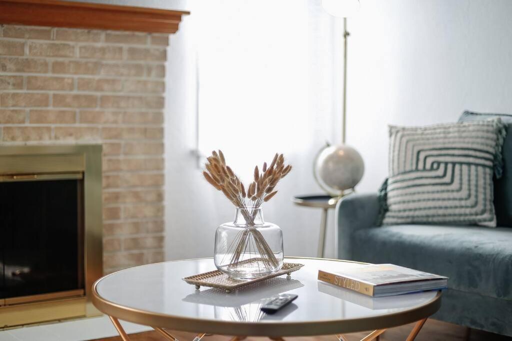 End Zone Escape-Light And Bright Hof Village Home Canton Ngoại thất bức ảnh