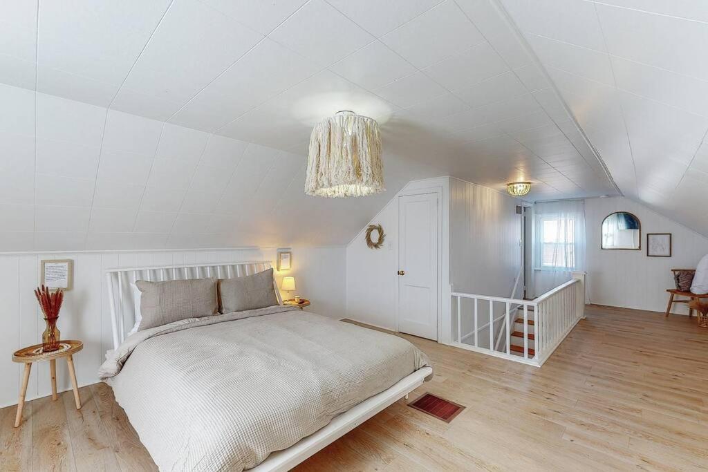 End Zone Escape-Light And Bright Hof Village Home Canton Ngoại thất bức ảnh